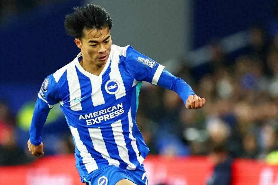 “英格兰足球超级联赛随着18岁新星倒挂金钩