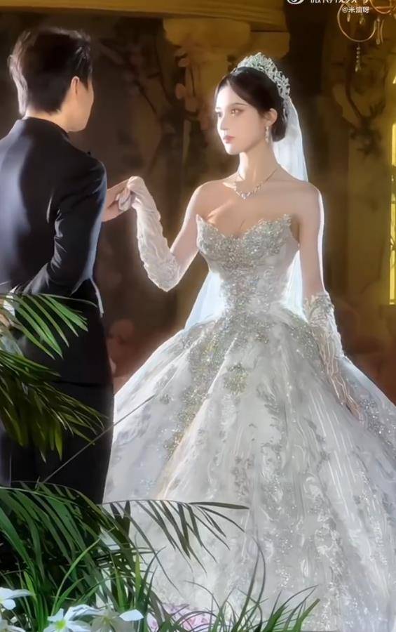 700万粉丝Coser“施梦露”官宣结婚:我结婚了,家里不用操心了