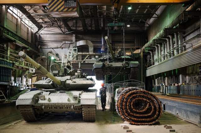 俄军坦克怎么越打越多，西方看不懂了，关键在于4个误判