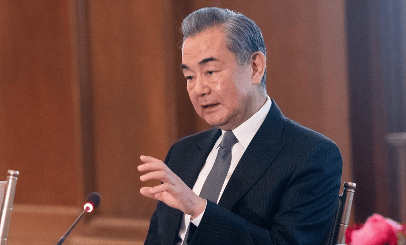 王毅也亲自出面,伊朗的头号帮手也就位!美媒惊呼:航母根本防不住