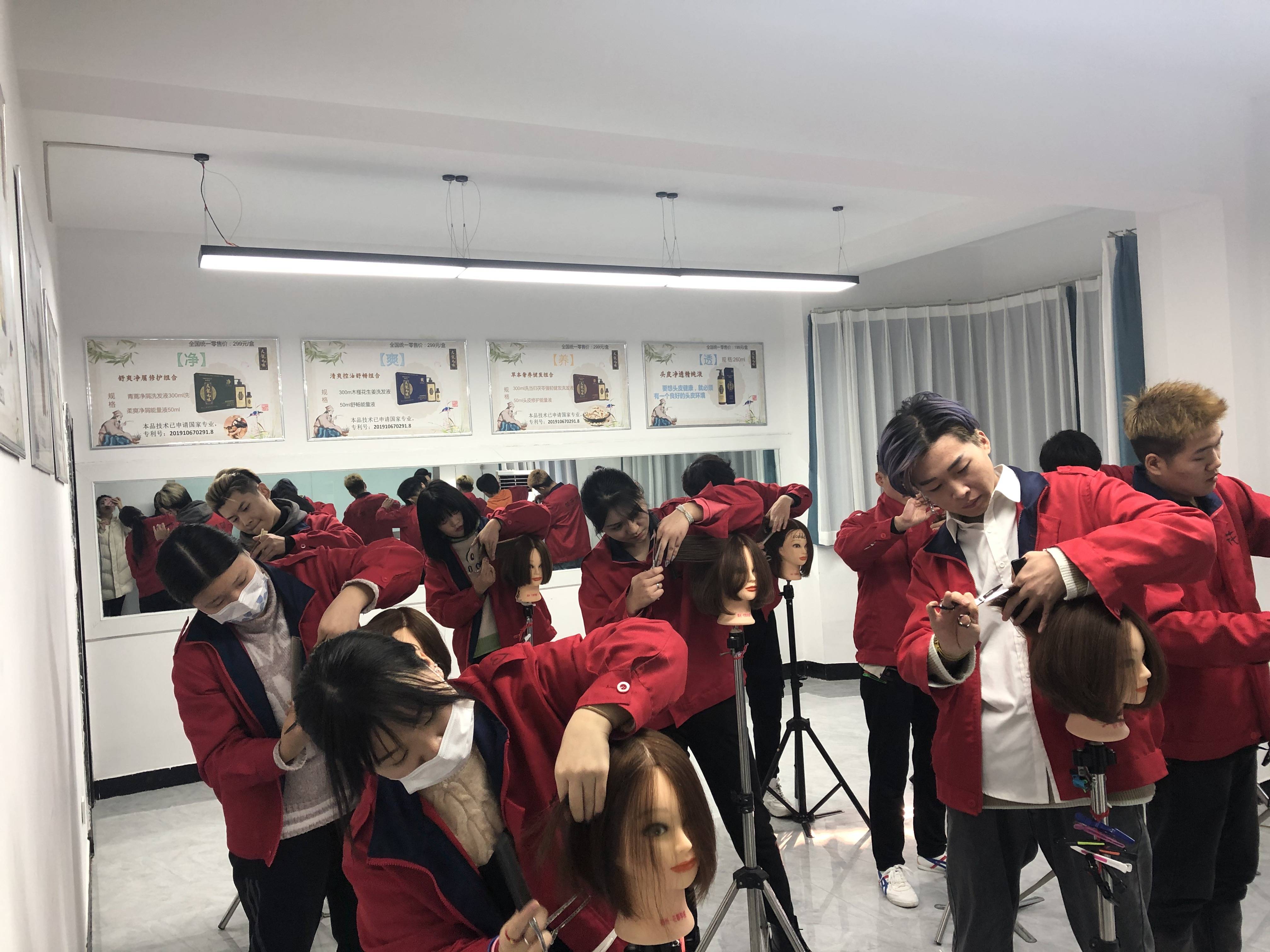 棋牌游戏- 棋牌游戏平台- APP下载热议知名的美容美发院校