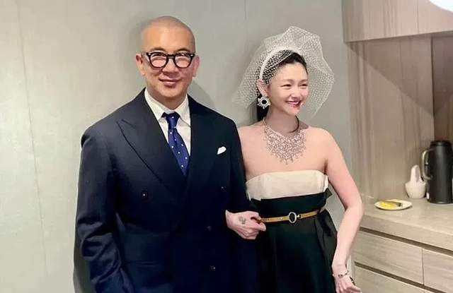 大S纪念雕像已落成！9层台阶藏爱意，具俊晔租住地点遥望大S墓园