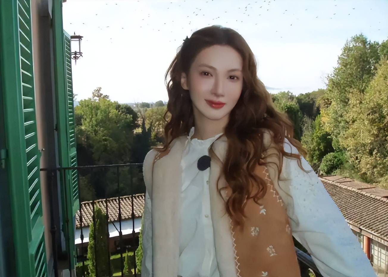 被曝“丑闻”才2小时，交警回应金晨肇事逃逸，恶心的一幕出现了