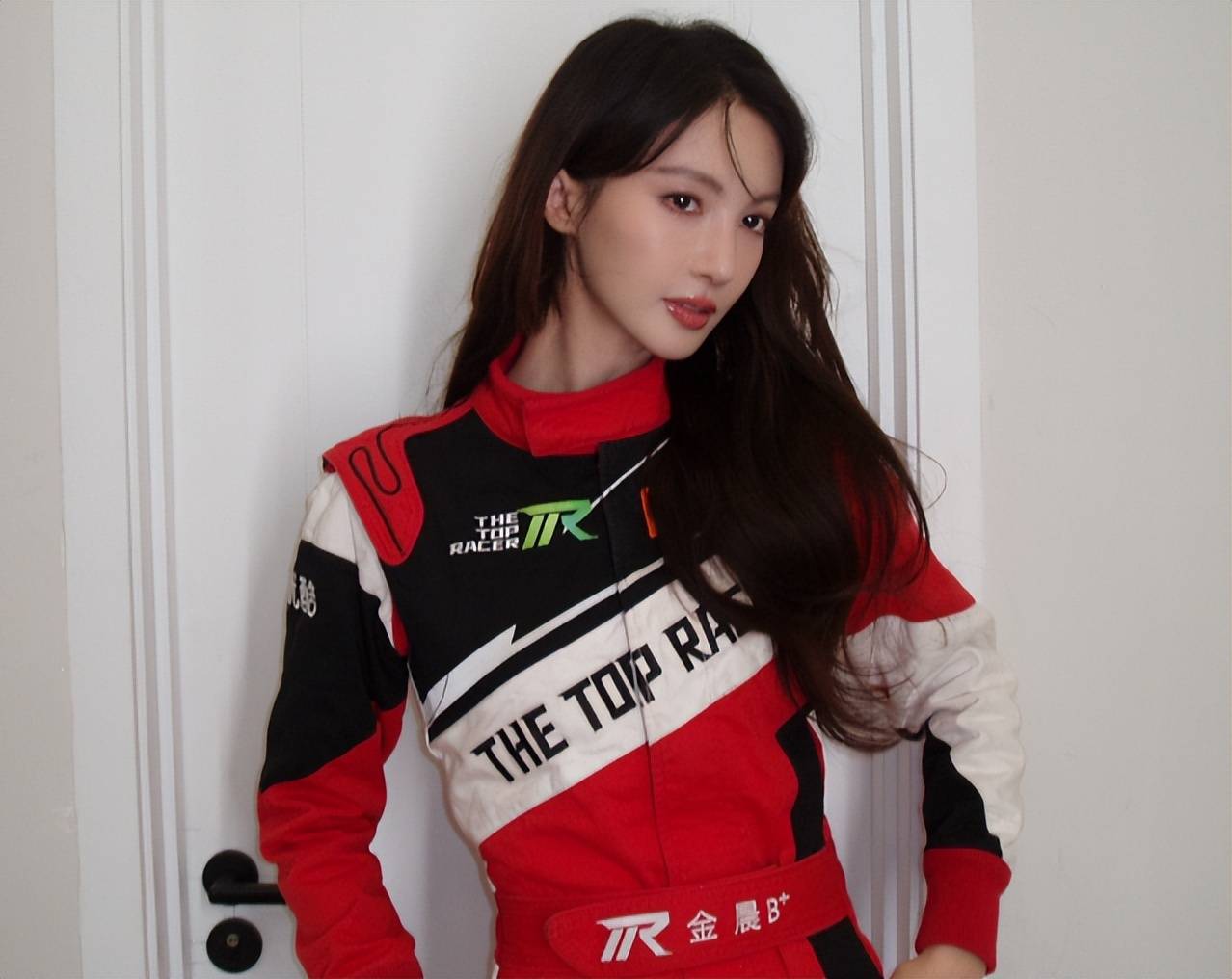 被曝“丑闻”才2小时，交警回应金晨肇事逃逸，恶心的一幕出现了