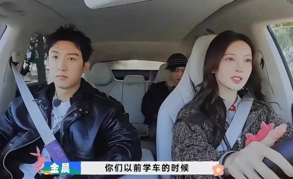 金晨肇事逃逸现场曝光!女助理顶包画面被拍,和狗仔讨价还价没谈拢,没有任何公关机会了!!