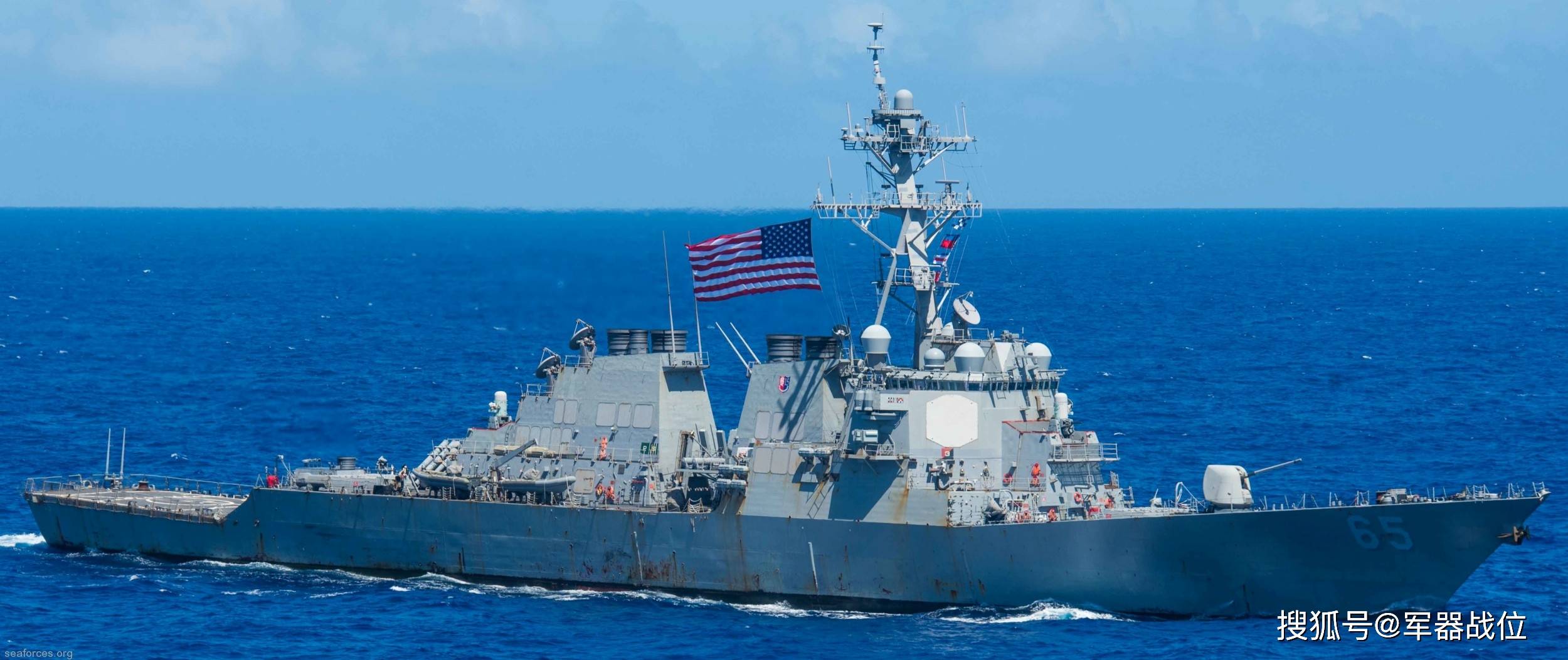 央视最新曝光：中美疑似爆发激烈海上交锋，外舰挑衅被我052D锁定