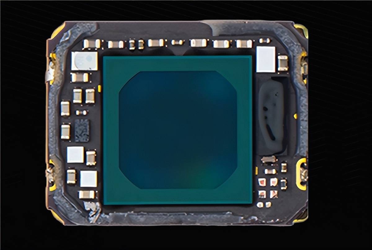 原创             华为要抢国产首发！iPhone17全球首发的摄像头，国产手机也要用了