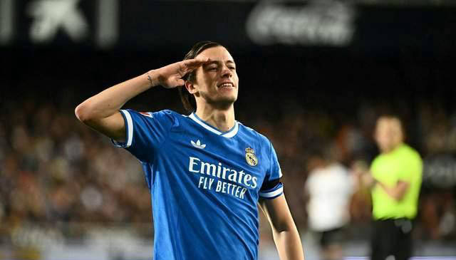 2-0完胜！姆巴佩六场连斩九球助皇马豪取联赛西班牙足球甲级联赛七连胜紧追榜首巴萨