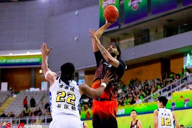 叫扬叔 - 全网最会整活的苏超球迷  足球圈热梗收割机狂胜21分却藏隐忧山东淘到宝于德豪5中0该退位了广厦运作看呆邱彪