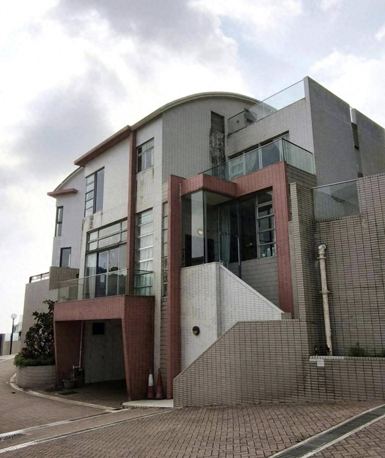 周润发豪宅卖195亿卖平博体育- 平博体育官方网站- APP下载不掉邻居豪宅也在卖降至7000万无人问津