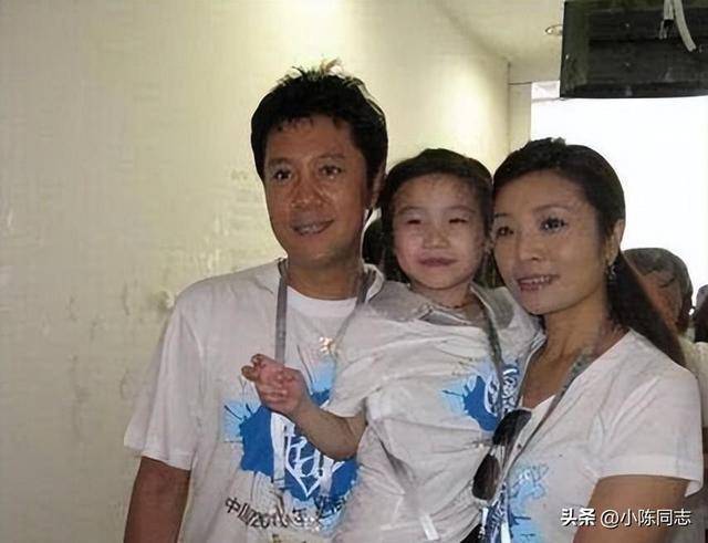 原来她是蔡国庆的妻子，漂亮有钱还不爱露面，生的俩儿子也很优秀