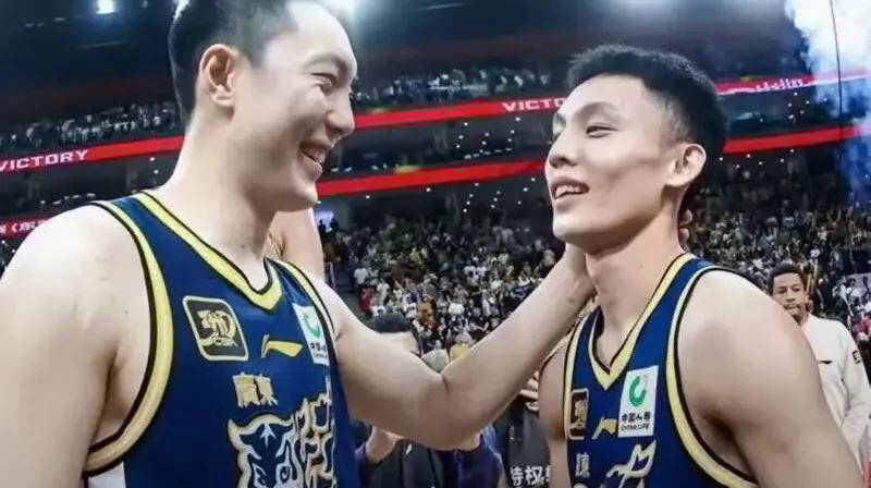 广东一夜三大重磅官宣！两大利好消息加一则重要通告球迷掀起热潮NBA职业联赛中文官网__实时赛程比分+球队资讯