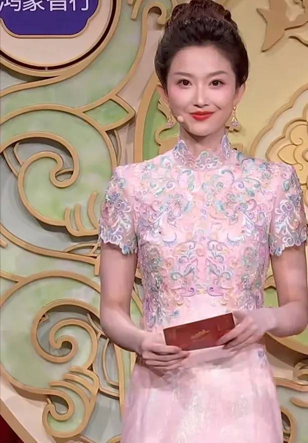 春晚主持人引热议！撒贝宁眉毛又上热搜龙洋总看提词器刘心悦惊艳马凡虎牙直播_NBA直播_足球篮球英超欧洲杯高清体育赛事舒好美