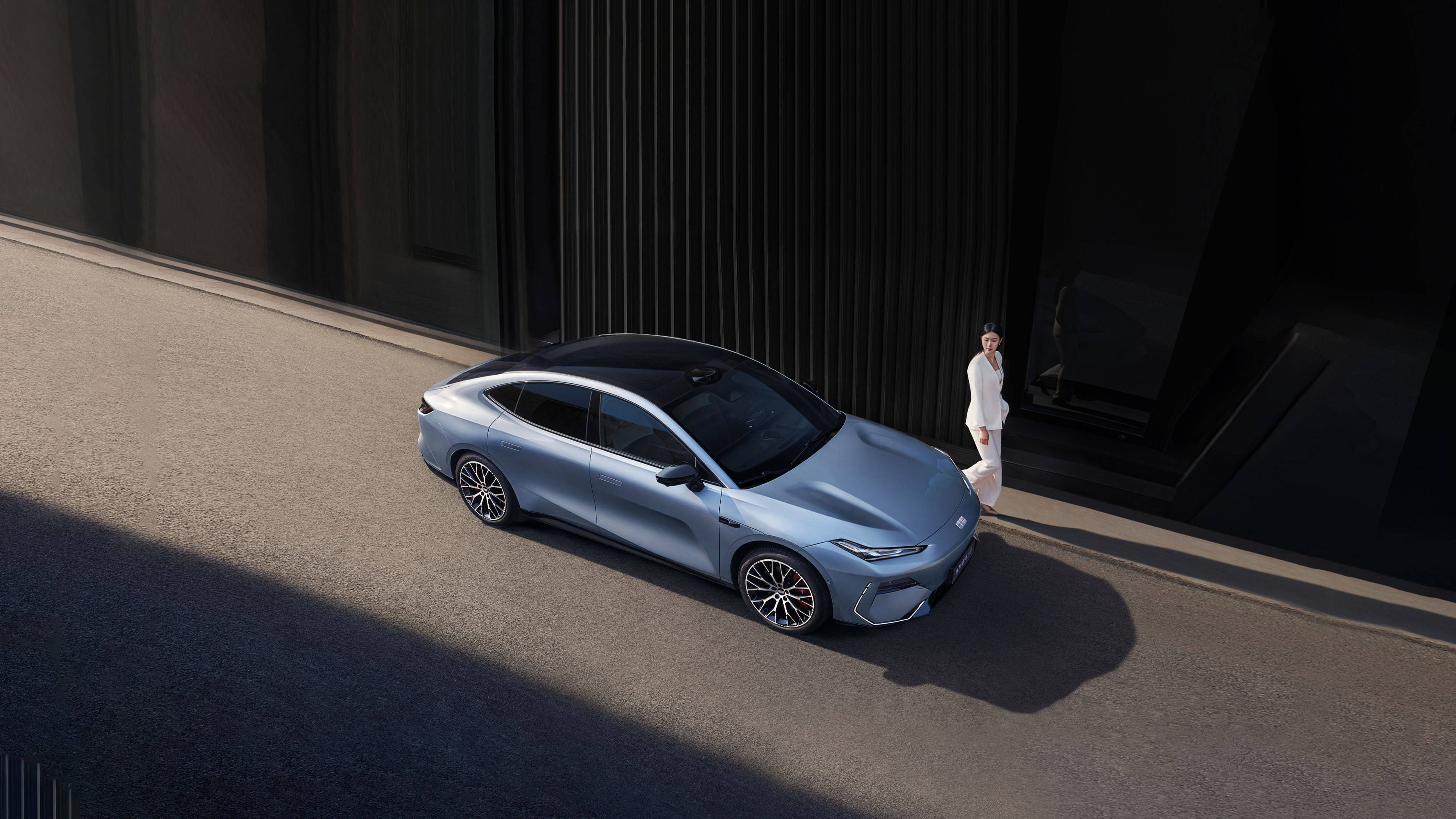 智能科技重塑出行银河E8成春节长途智驾伙伴(图1)