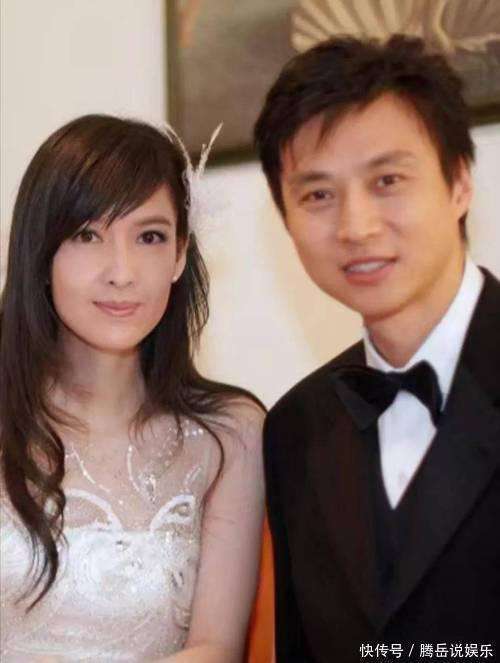 春晚10美亮相，58岁周慧敏给我美了一大跳