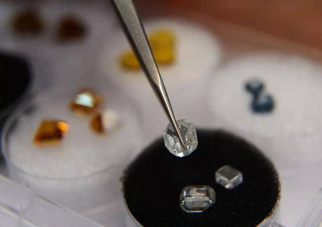 特朗普“敲诈”开始！日本5500亿不掏都不行，一招直指中国