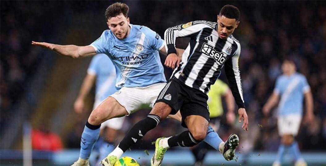 英超联赛免费高清直播+实时赛程+积分预测（2025赛季全覆盖）凌晨4点英超追分之战！曼城赢球=只差榜首2分2大巨人PK