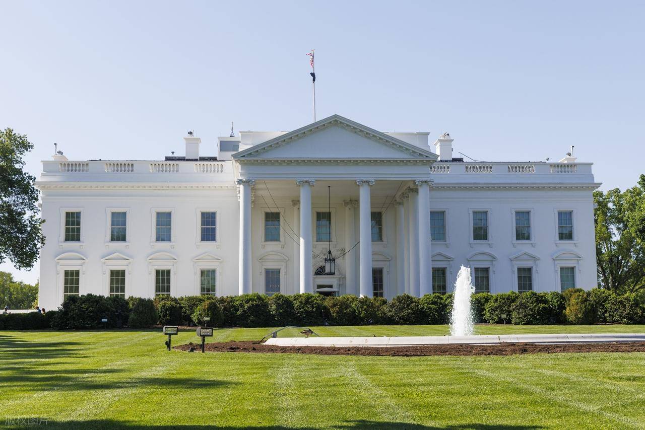 原创 特朗普连签三道命令,不许中国领先美国,万斯一句话暴露美国心思