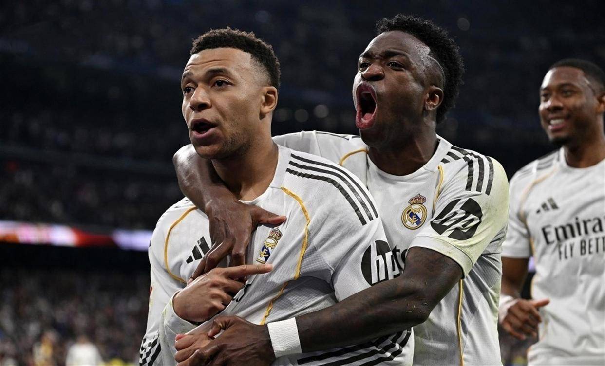 西班牙足球甲级联赛西甲积分榜领头羊皇马1-2遭绝杀8连胜终结先赛一场仅2分领跑巴萨迎来反超良机！