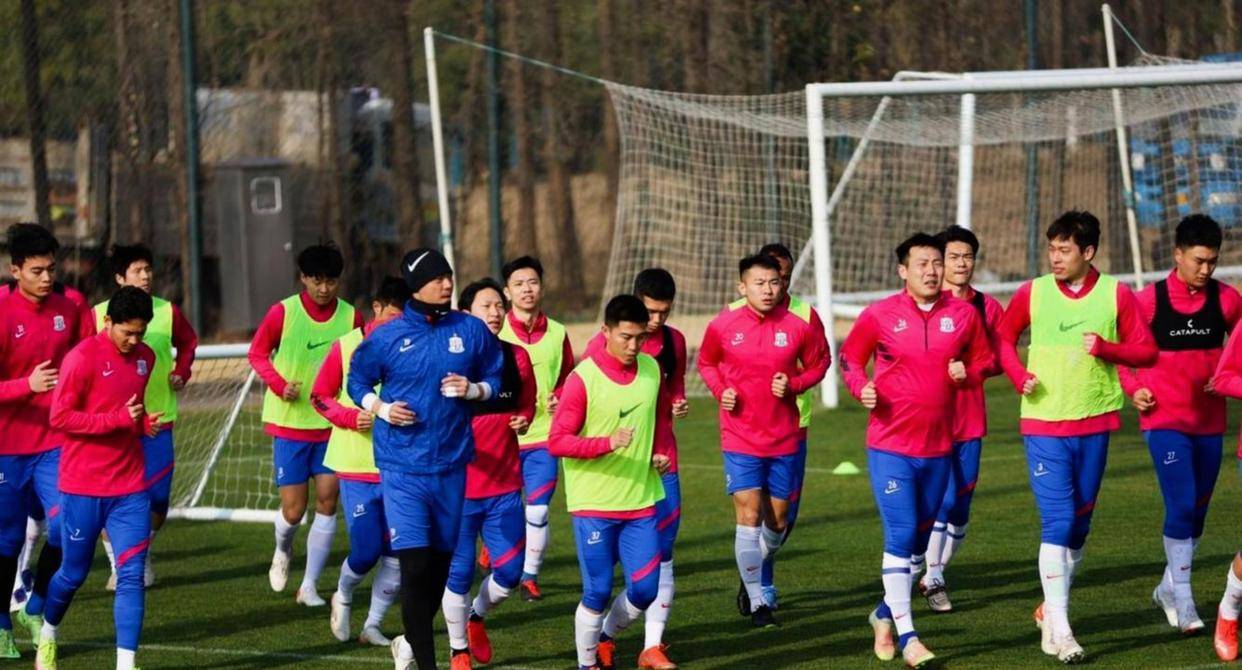U23亚洲杯_U23亚洲杯直播_赛事直播LIVE邵佳一刚上任国足训练强度飙升有球员在迪拜集训中练伤了韦世豪张玉宁王上源都在高强度体能下拼尽全力