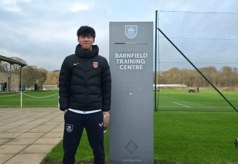 官宣！英超倒数第2英格兰足球超级联赛签18岁中国前锋 身披9号球衣租借塞尔维亚球队