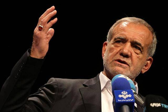 伊朗强硬派被赶尽杀绝，亲美派总统却安然无恙，顺利接掌了大权