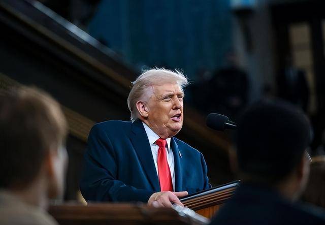 中方宣布暂停中东航运后，特朗普转变态度：可以提供邮轮护航，但是要收取保护费