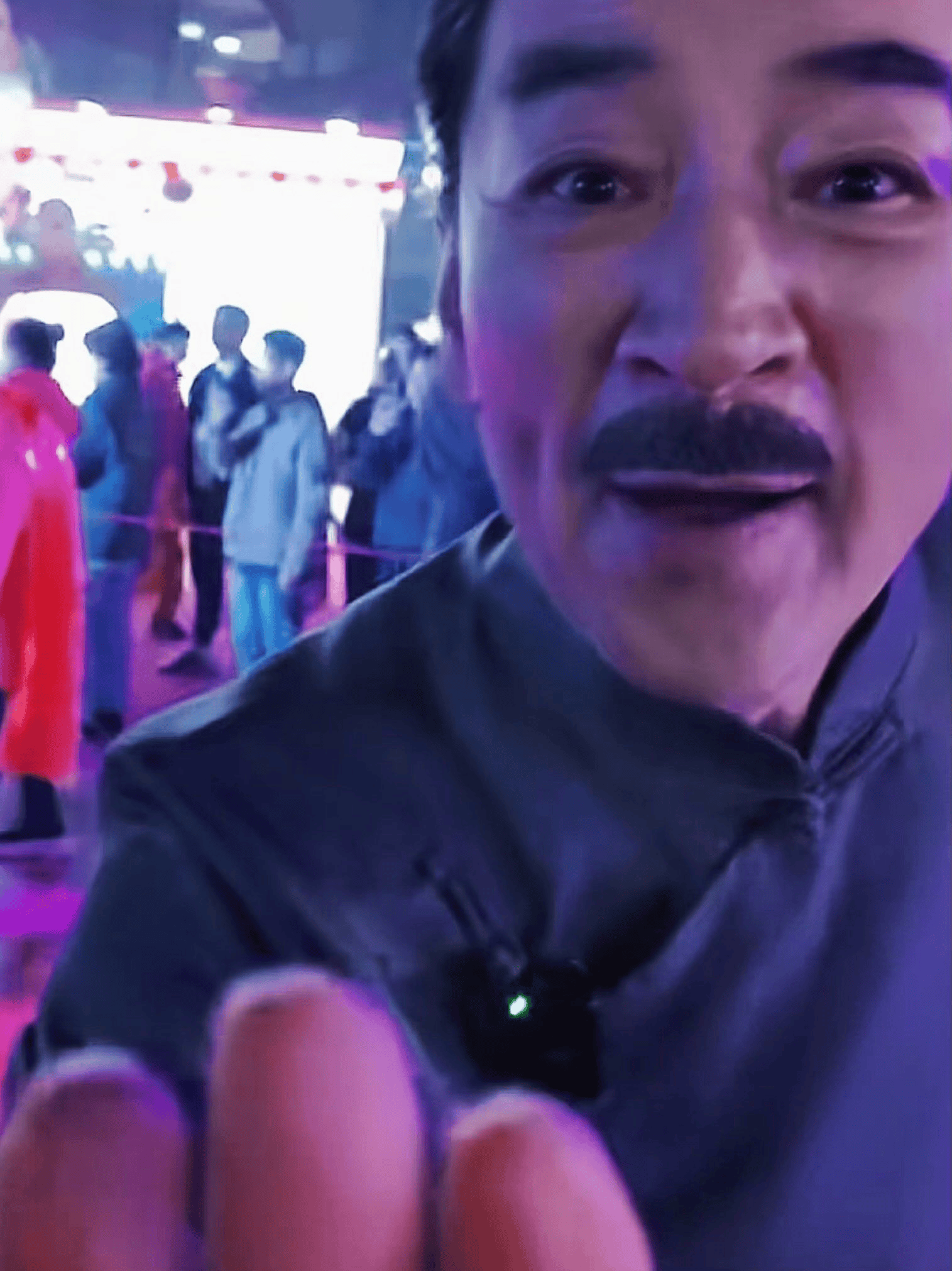 唐国强拍短剧王刚疯狂接商演！老来得子的他们为养娃不敢退休！