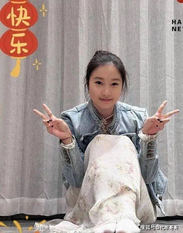 49岁马伊琍近况曝光!与文章离婚已经6年,如今17岁女儿比她还漂亮