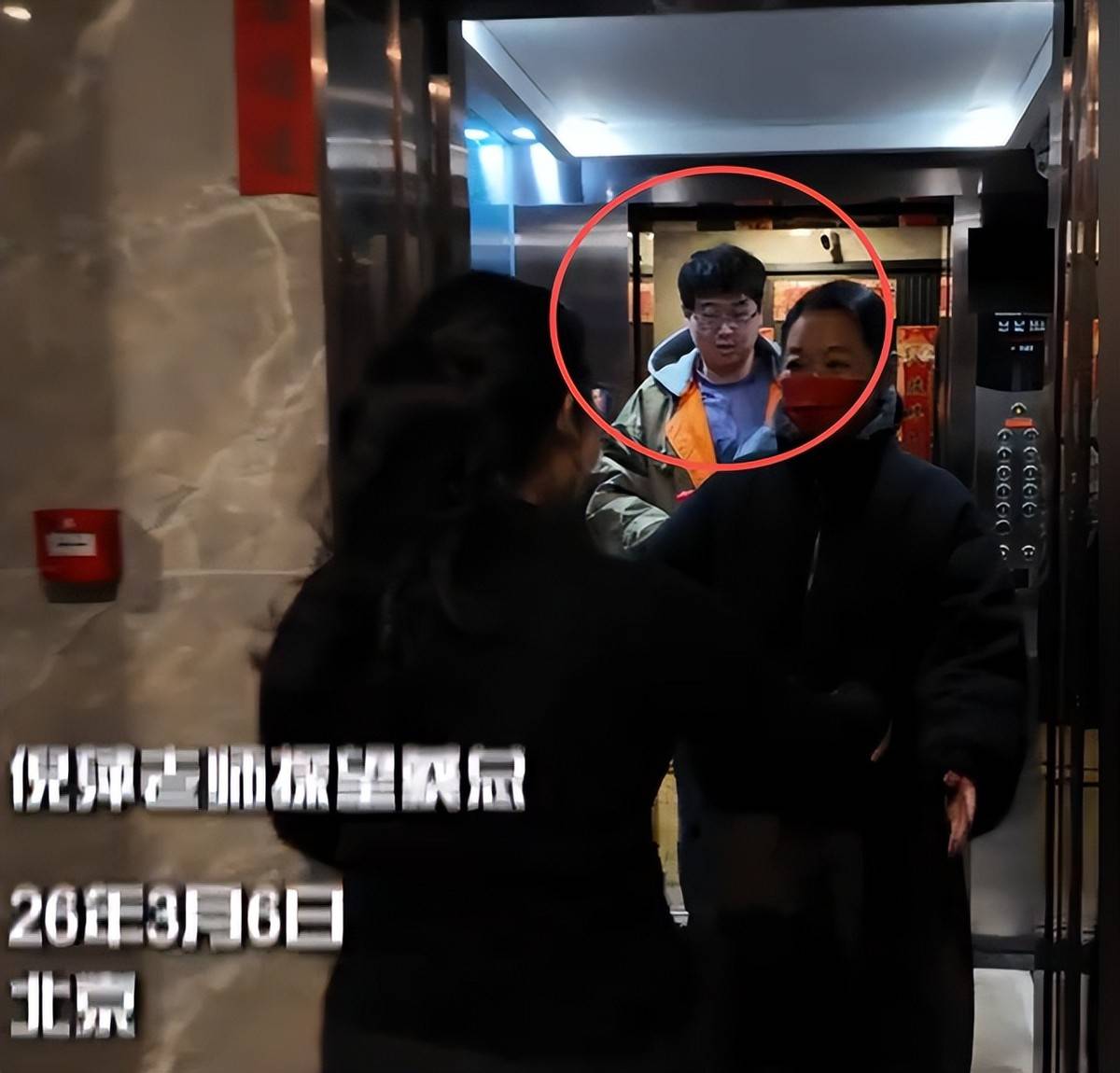 倪萍眼疾儿子久违曝光,担心儿子婚姻问题,一起探望渐冻症好友