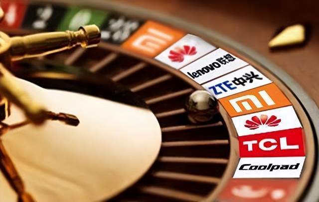 原创 暴涨2000元,预言成真,普通人买不起国产手机,只能买iPhone了!