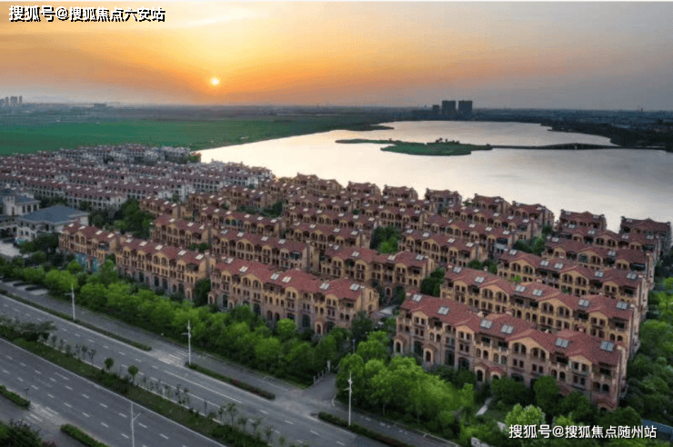 尊龙凯时- 尊龙凯时官方网站- APP下载光大湖畔壹号慈溪伏龙湖畔现房别墅380至480平方米户型190万起单价4500元每平米得房率97%超低容积率配套全即买即住