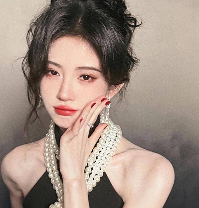 一天3大瓜！带着女儿偷腥、偷税漏税、滞留迪拜件件荒唐可笑