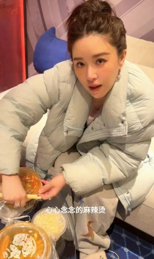 原创 浪姐7后台曝光:阚清子秒变麻辣烫女孩?舞台女王破例放松一把封面图