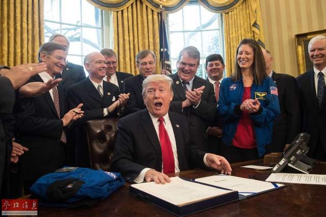 特朗普亵渎神明，自封耶稣，这不是真有精神病，而是疯了！