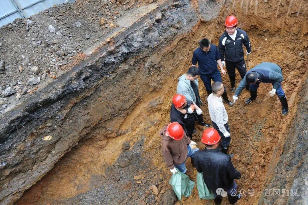 湖南邵阳一工地挖出大量古钱币，预估约3吨，初判为钱庄窖藏，涵盖唐宋金时期40多个年号