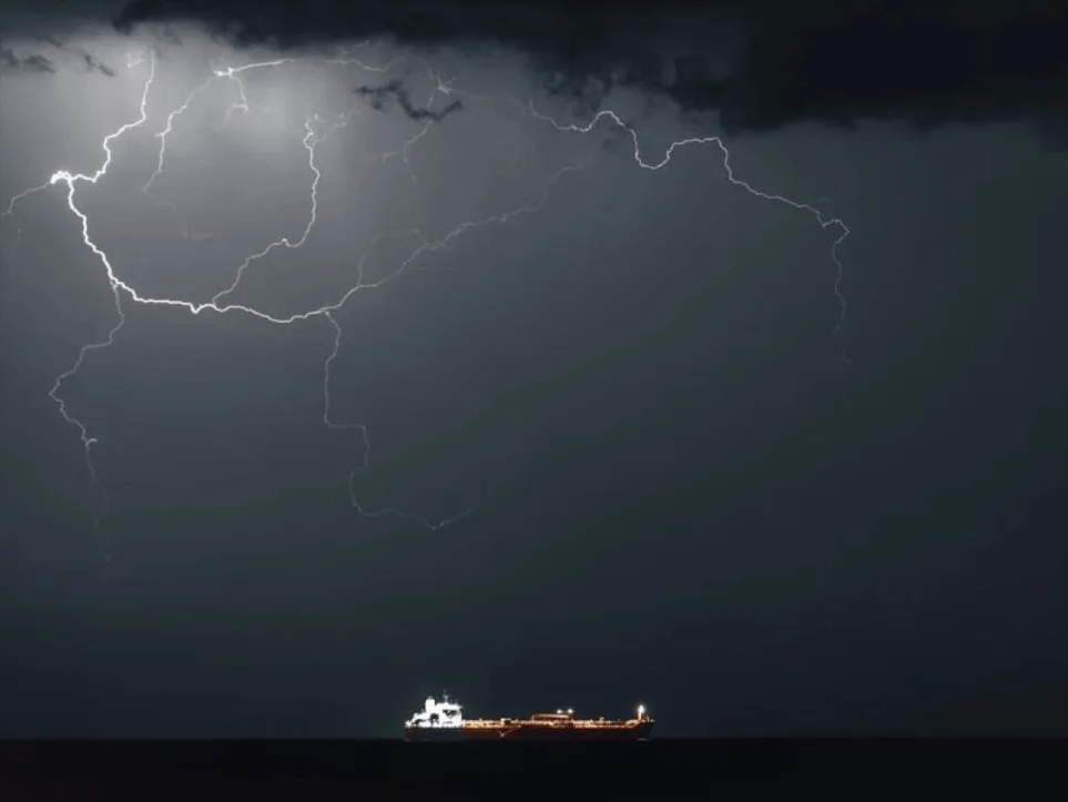 原创
            伊朗反击了