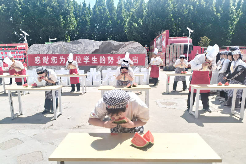 甜蜜时刻瓜分快乐 我校烹饪系“吃西瓜”比赛圆满收官！