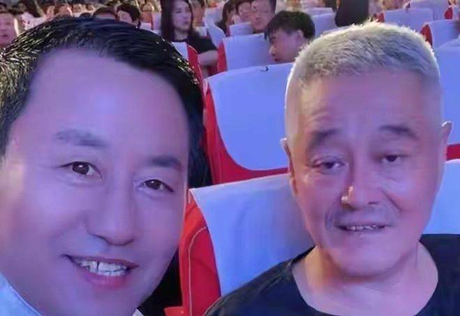 不听赵本山劝告，抛弃发妻净身出户，转身迎娶小19岁女儿闺蜜