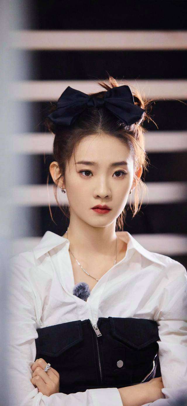 张艺凡的双面人生：从芭蕾天才到被甲沟炎和情伤夹击的女星