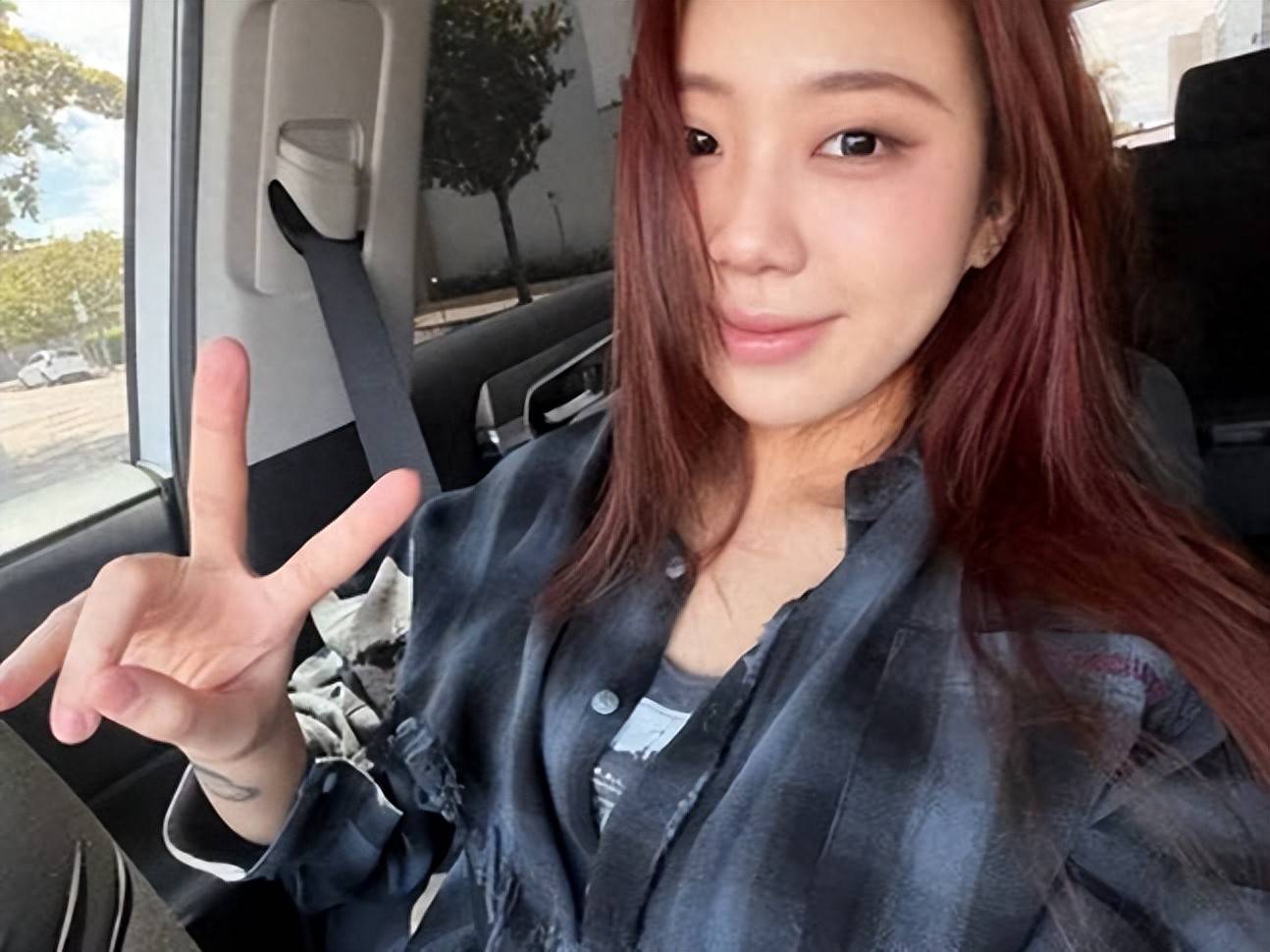 韩国女星首度承认整容！纠结四年终于动刀网友直呼差点认不出来