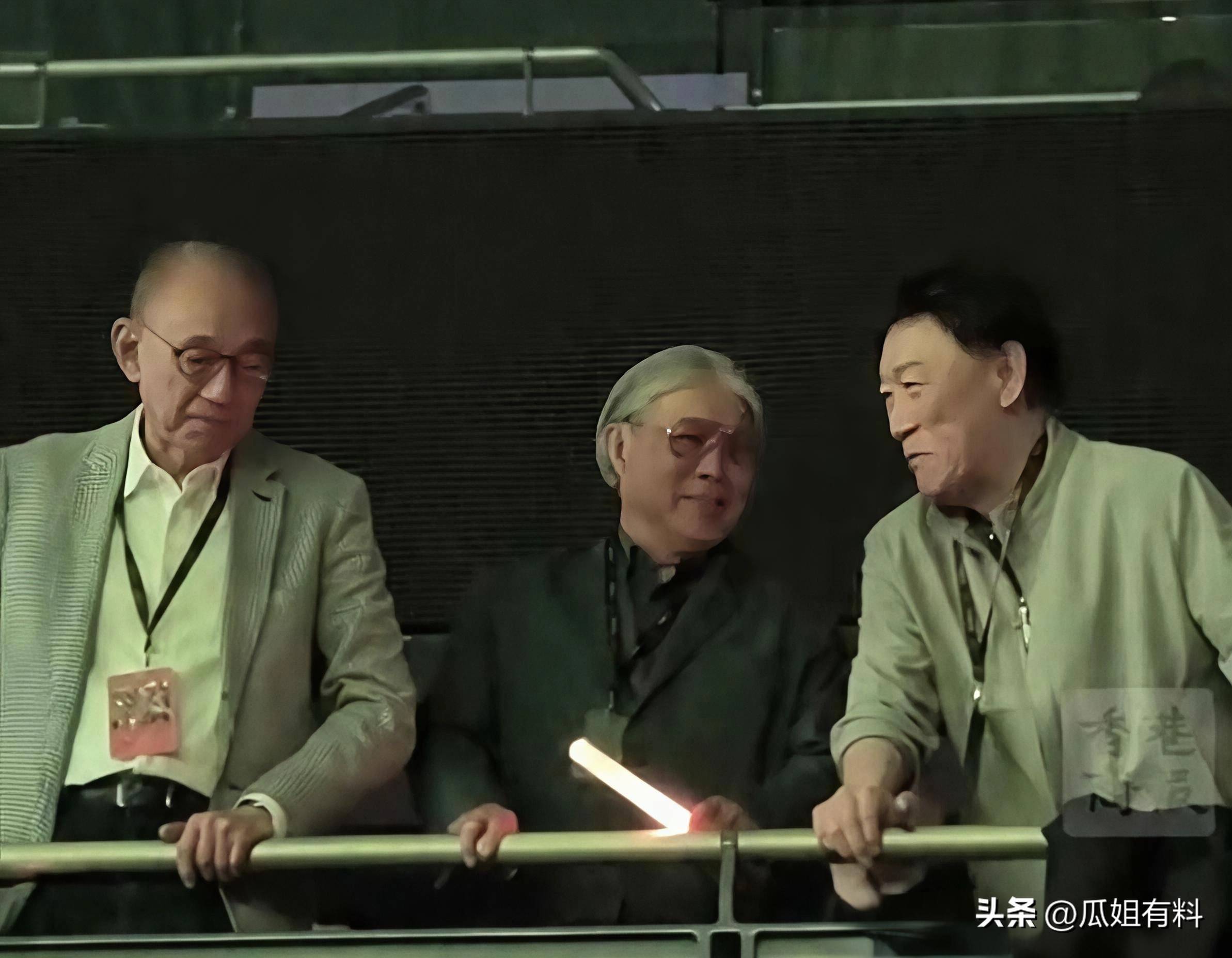霍震霆全程没鼓掌张敬轩突然病退英皇演唱会彻底翻车