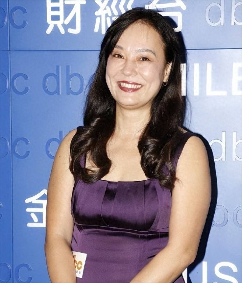 陪吃陪睡只是冰山一角香港知名女星自曝曾遭潜规则十分炸裂
