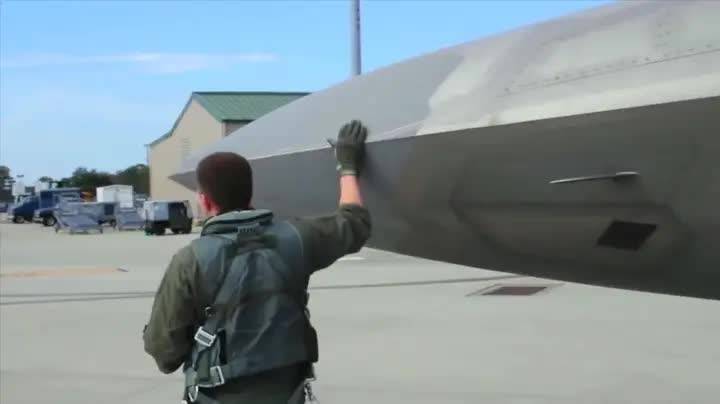 1848. 近距离感受F-22“猛禽”战斗机的发动机噪音