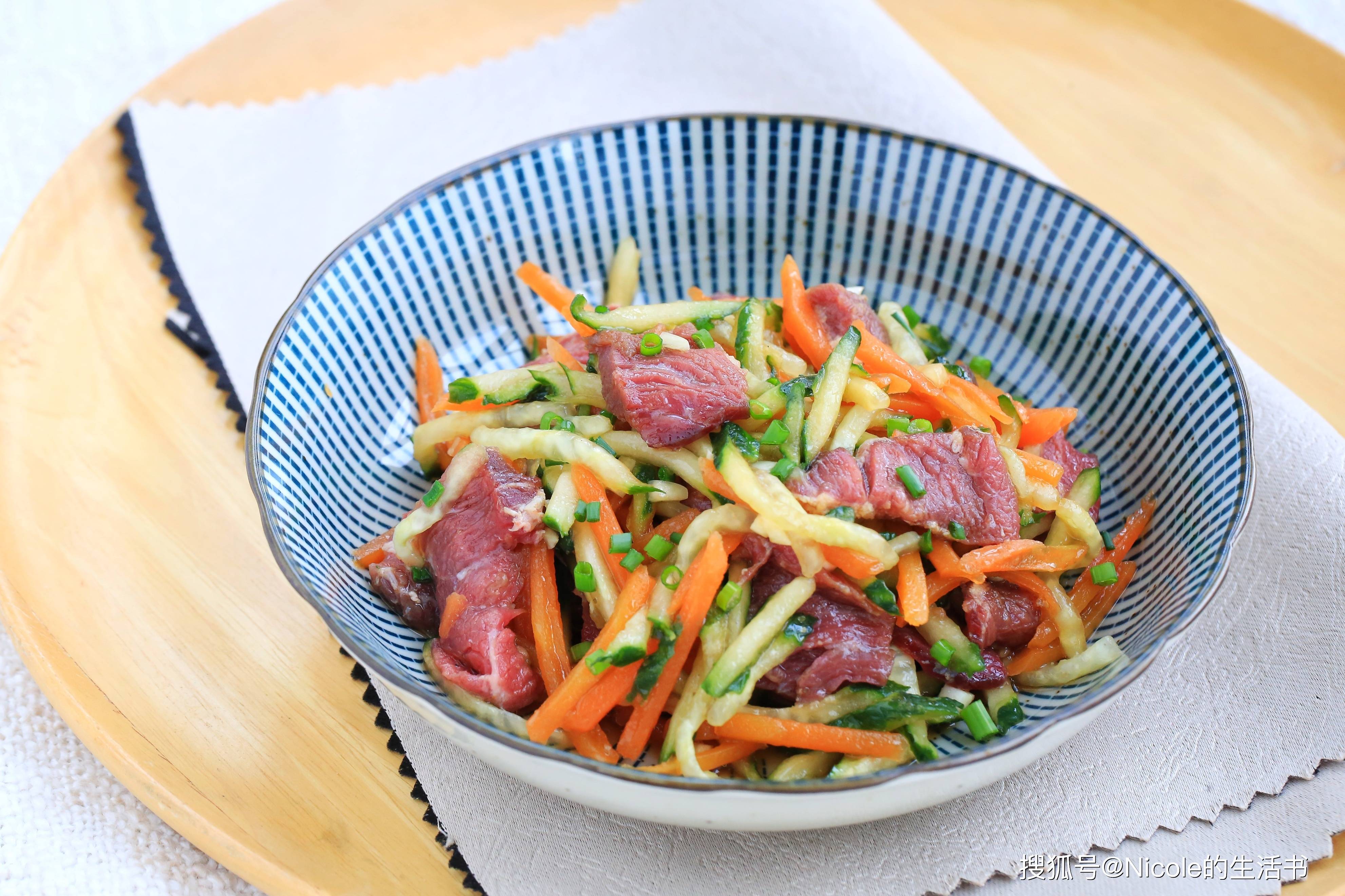 
            凉拌嫩牛肉：清鲜椒香，解锁清爽滋味