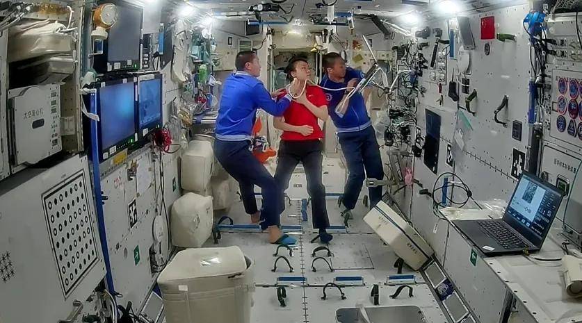 
        神舟二十三号要回家了，为何太空做超声？1名国外航天员将亮相