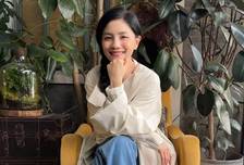 胡可50岁了，私服穿搭不露背不露腰，普通人25岁都难以实现这状态