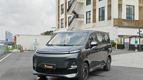 一车解锁多元玩法，鑫源向上V6不止是代步工具，而是新一代全能MPV