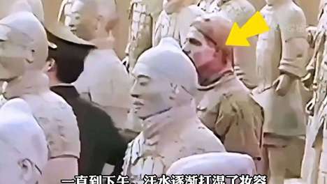 2006年德国小伙扮兵马俑混入坑中，阿姨惊呼‘诈尸了’引爆全网笑点