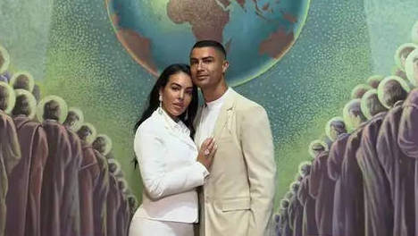 C罗乔治娜在自家客厅举行婚礼 女方称未来会办一场盛大的婚礼